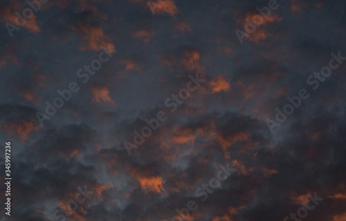 Nubes anaranjadas del atardecer © raquel