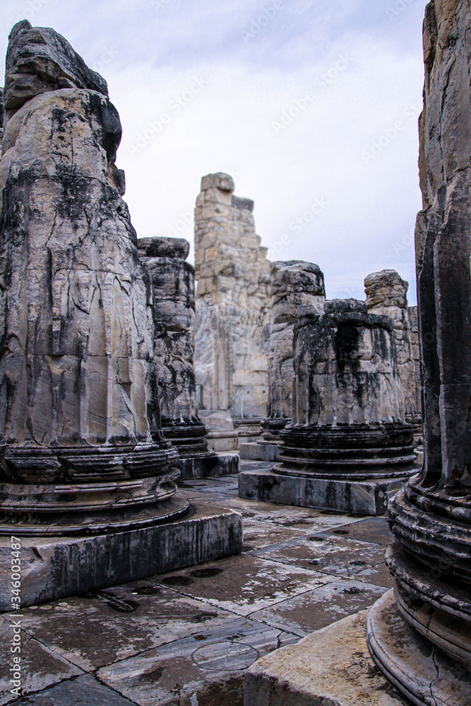 Fototapeta premium ruins of roman Apollon temple 