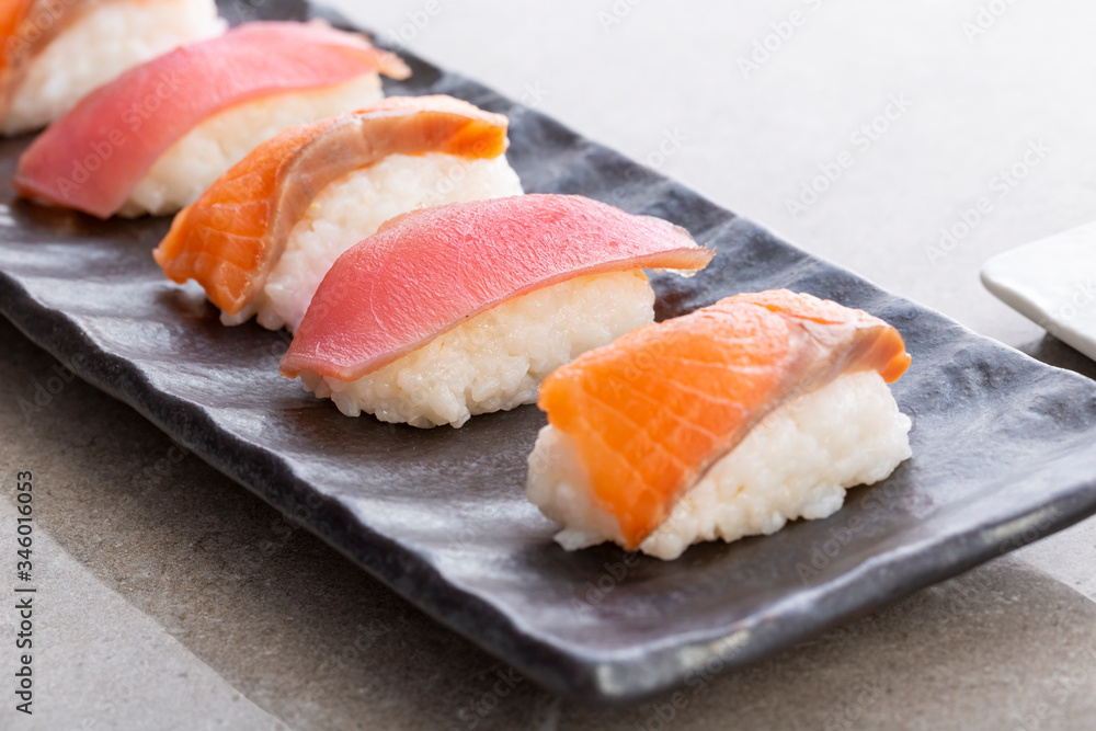 Nigiri misto di tonno e salmone homemade