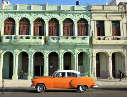 Traditional Cuban antique car driving through Havana © Saule