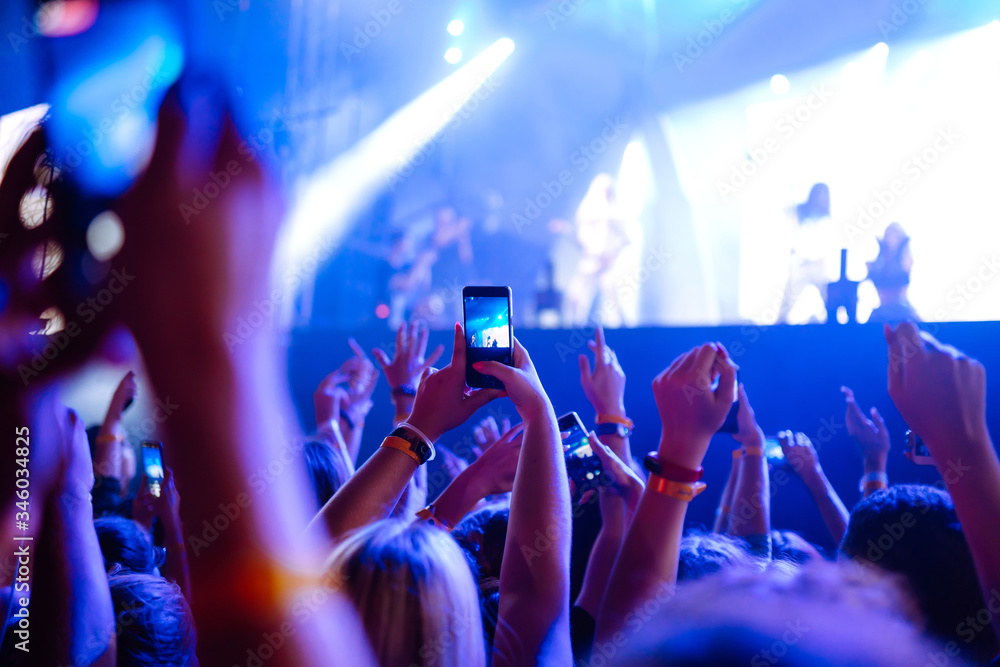 Festival phone top