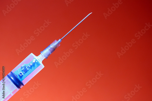 Foto Syringe with a chip