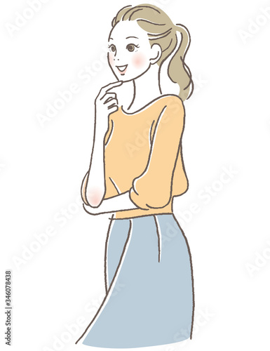顎に指を添える女性　笑顔