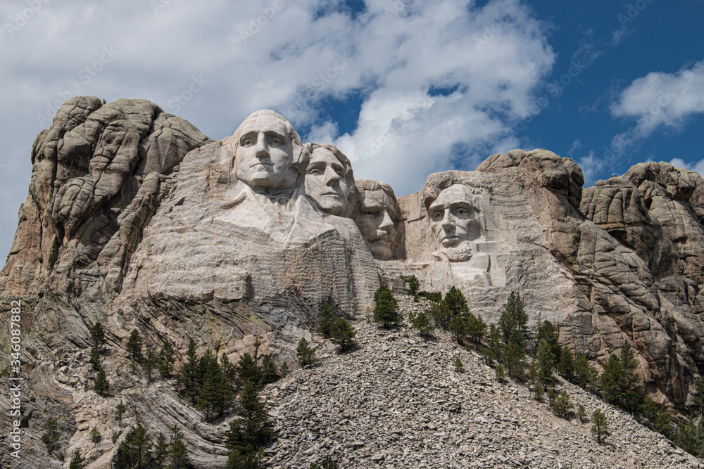 Fototapeta premium Mount Rushmore with blue sky