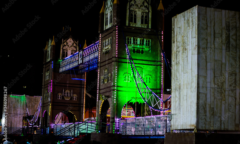 Obraz premium Artificial river bridge covered in lights in diwali fair 