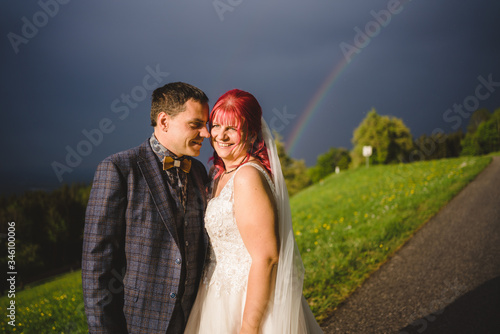 Brautpaar vor Regenbogen