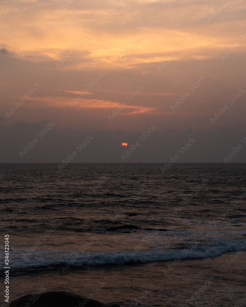 Fototapeta premium sunset over the ocean in Sri Lanka