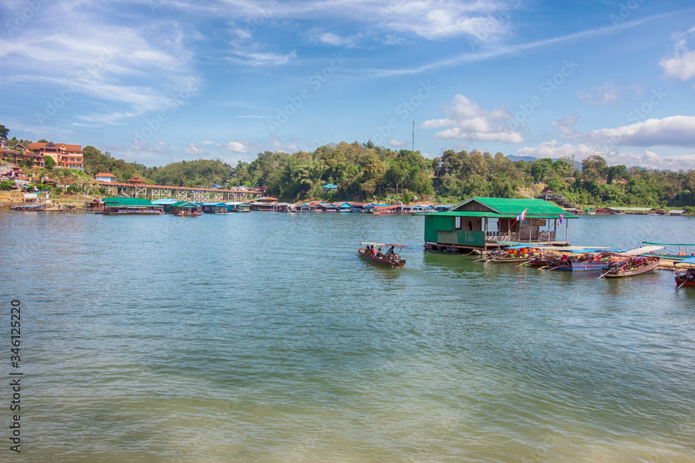 Obraz premium The landscape of the community and the atmosphere of tourist attractions called the Wooden Mon Bridge.