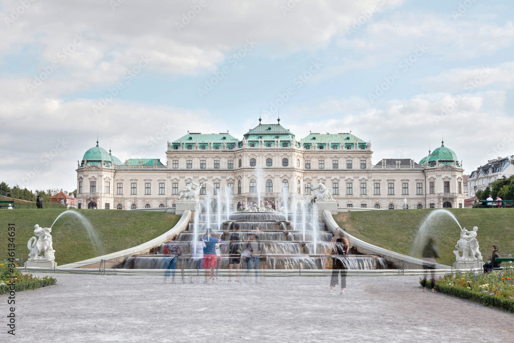 Fototapeta premium Beautiful view of famous Schloss Belvedere, built by Johann Lukas von Hildebrandt as a summer residence for Prince Eugene of Savoy