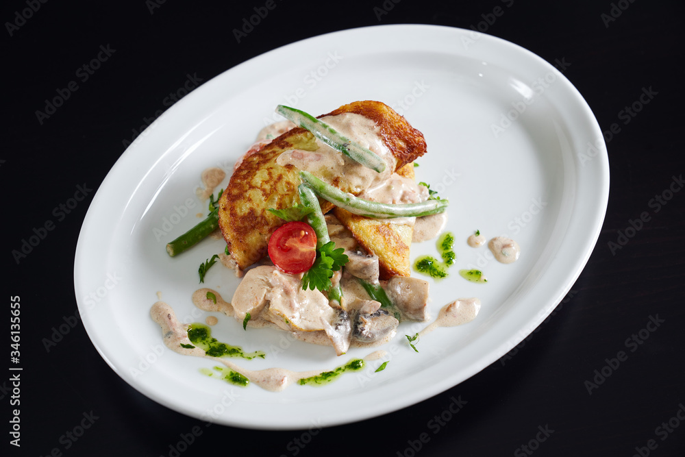 Dish with hash brown and chicken in restaurant.