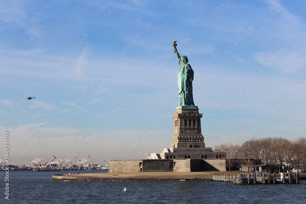 Fototapeta premium Statue de la liberté depuis le ferry
