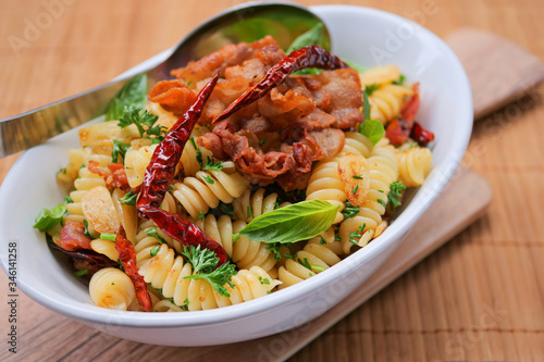 Stir-Fried Spaghetti With Dried Chili And Crispy Bacon