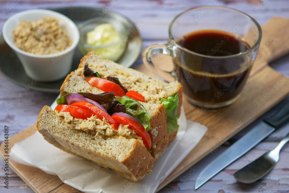 Homemade Tuna Sandwich with Tomatoes and Lettuce Homemade Tuna Sandwich with Tomatoes and Lettuce