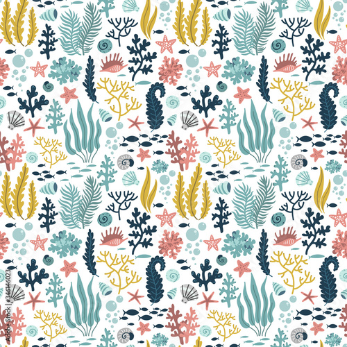 cute algae and corals, mollusks and starfish in the sea ocean seamless pattern, cartoon vector illustration
