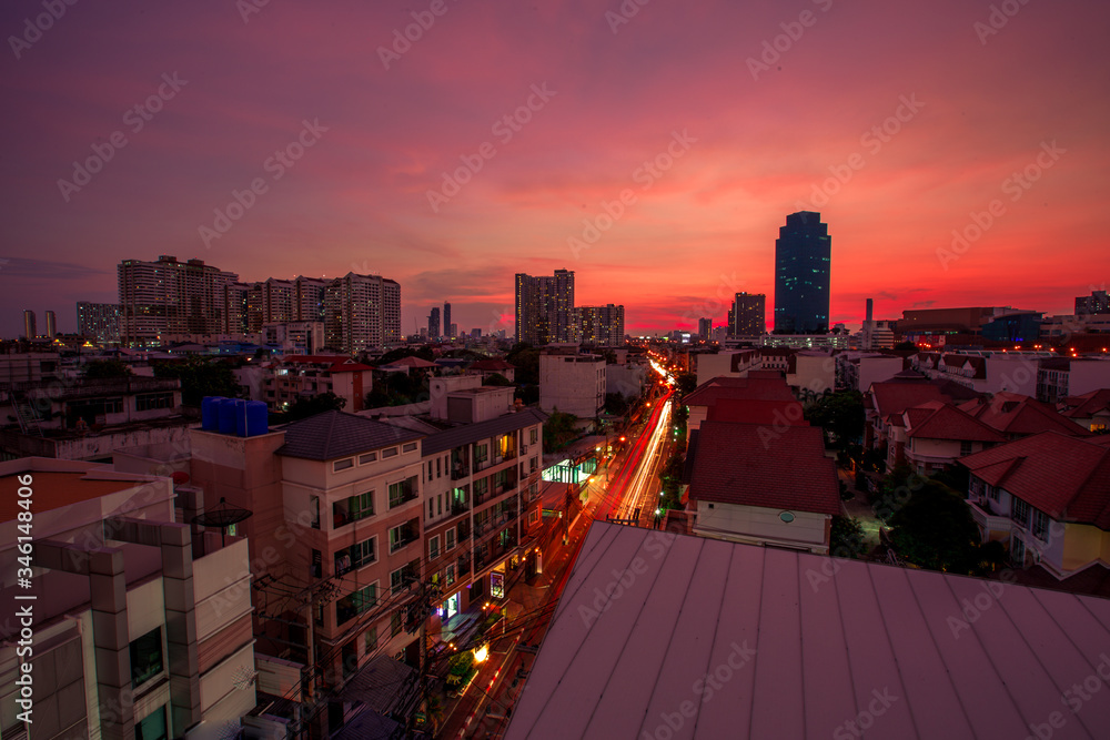 Fototapeta premium The high angle background of the city view with the secret light of the evening, blurring of night lights, showing the distribution of condominiums, dense homes in the capital community