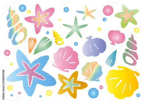 海のイメージ。貝殻やヒトデなどが可愛い。壁紙や背景としてもお使いいただけます。