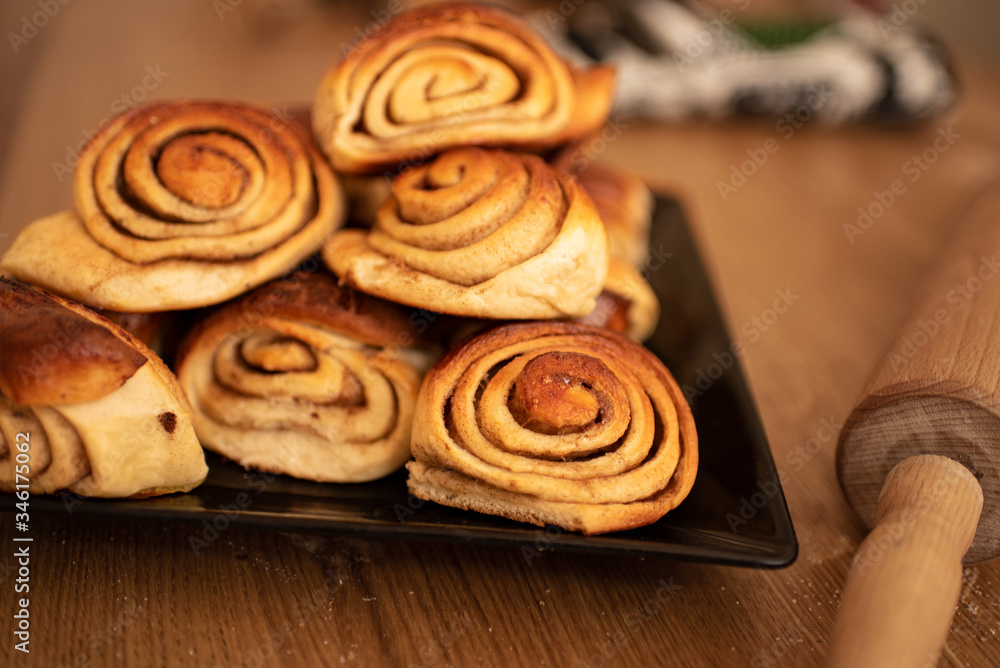 Fototapeta premium Korvapuusti - Finnische Zimtschnecken