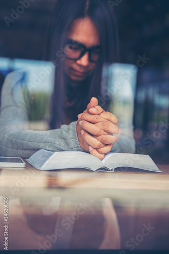 Canvas Print Pray and bible concept