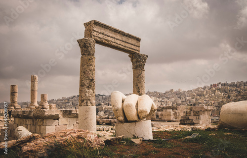 Billede på lærred The Temple of Hercules and the hand, Amman Citadel, Jordan