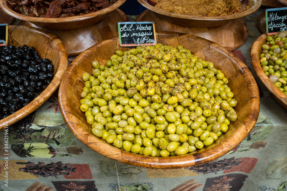 Oliven auf dem Markt von Ajaccio