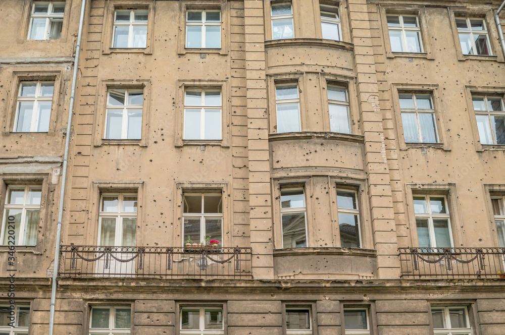 Fototapeta premium Haus mit Einschusslöchern in Berlin