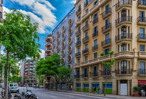 Fototapeta Naklejka Na Ścianę i Meble -  Street in Barcelona, Catalonia, Spain. Architecture and landmark of Barcelona. Cozy cityscape of Barcelona