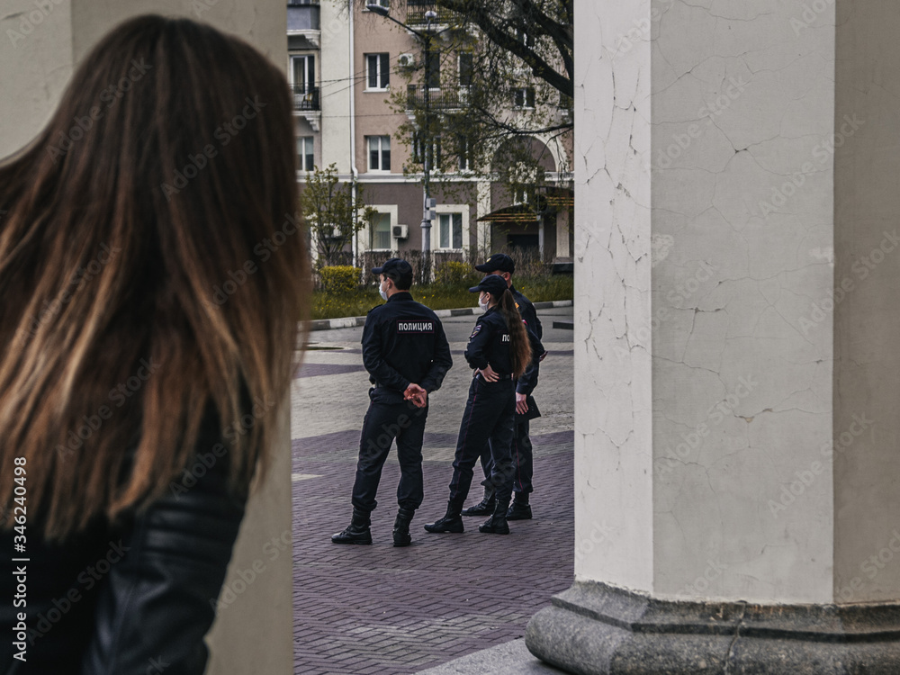 girl and police during the COVID 19 epidemic
