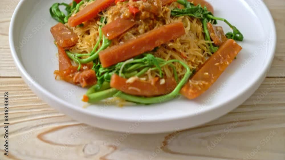 Stir-fried rice vermicelli and water mimosa with pickled squid Stir-fried rice vermicelli and water mimosa with pickled squid