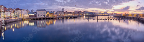 Fotografija Panoramic of the port of Gijon in Spain.