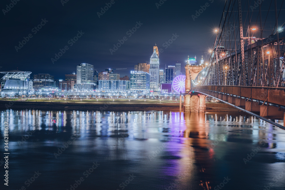 Obraz premium Cincinnati at night