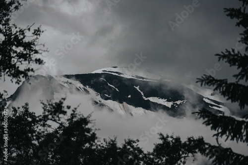 Obraz na płótnie storm over the mountains w salonie