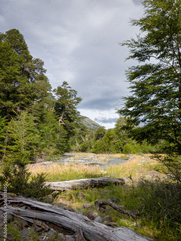 Obraz premium unshadowed path towards the mountain