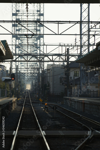 西武多摩川線・多磨駅の鉄塔と線路