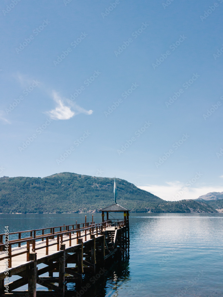pier without boats at the Lácar lake