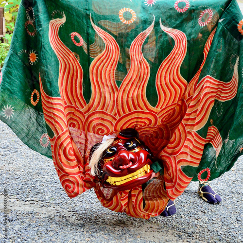 Wallpaper Mural 獅子舞、高山祭にて Torontodigital.ca