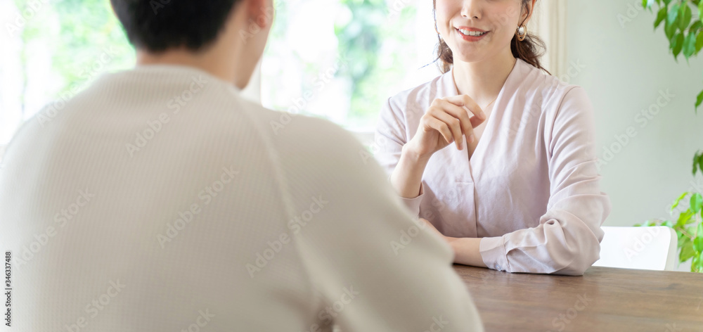 Fototapeta premium カップル 話し合い