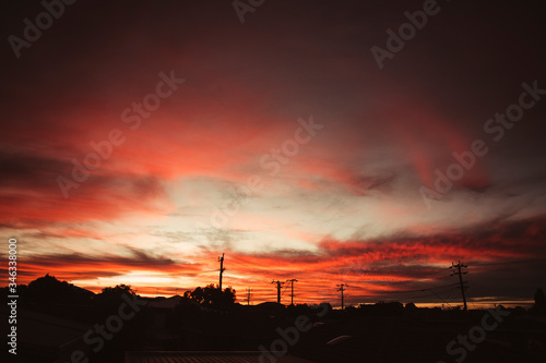 Obraz na płótnie Beautiful Red Sunset Sky Over Town Houses w salonie