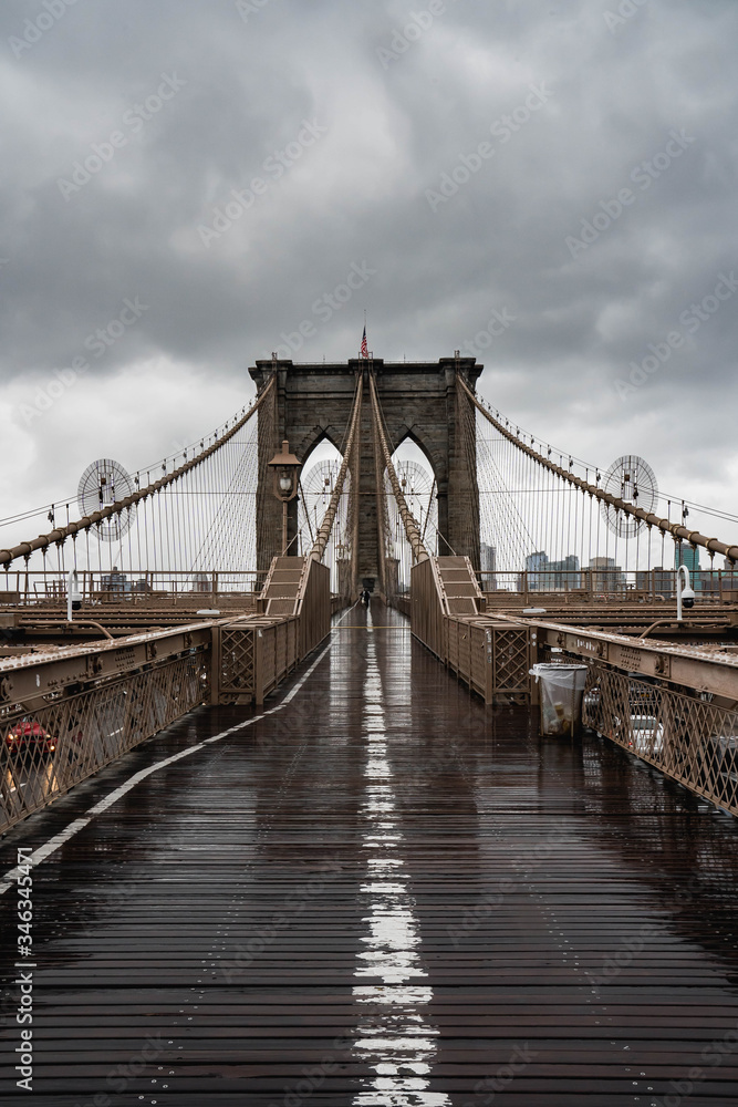 Obraz premium Brooklyn bridge. Rainy Brooklyn bridge view. Brooklyn bridge close up view. Rainy day at Brooklyn bridge. 