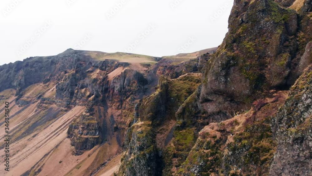 Aerial of many Seagulls Flying along a Huge Cliff - Ulysse Tassin Winter Iceland Drone 5/38 Aerial of many Seagulls Flying along a Huge Cliff - Ulysse Tassin Winter Iceland Drone 5/38