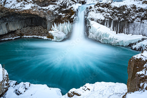 Fototapeta Naklejka Na Ścianę i Meble -  Soft, slow shutter creates blurry water at Aldeyjarfoss waterfall