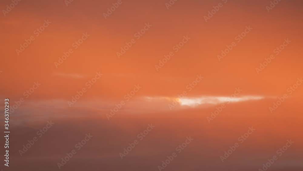  nuvens laranjas geradas pelo pôr-do-sol
