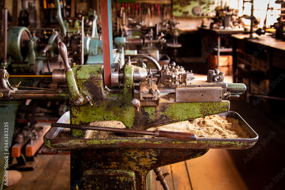 Metal workshop machinery in artesan metal crafts
