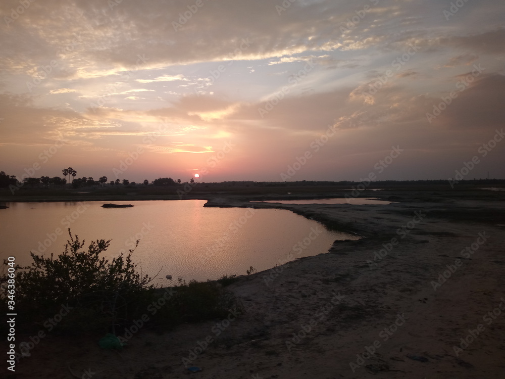 Obraz premium sunset, sea, water, sky, sun, beach, sunrise, ocean, landscape, clouds, nature, cloud, lake, orange, dusk, evening, light, horizon, beautiful, coast, sundown, reflection