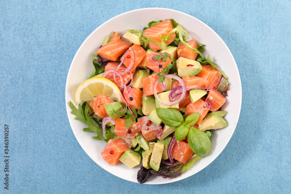 salmon with avocado, onion and lettuce