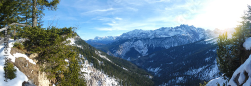 Traumhaft schöne Aussicht auf Bergipfel der Alpen - Panorama