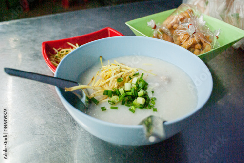 タイのカオサン通り界隈で食べられる代表的なタイ料理