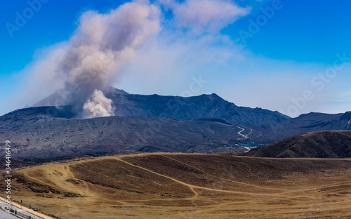 阿蘇山
美しい青空の阿蘇草千里
野焼き時期のパノラマ風景写真
日本
Mount Aso
Beautiful blue sky Aso kusasenri
Panoramic landscape photo of the time of wild firing
Japan photo