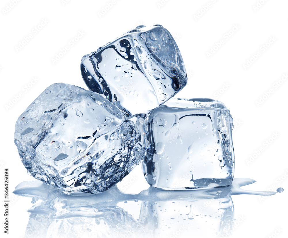 Obraz premium ICE CUBE WITH WATER REFLECTION