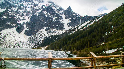 Fototapeta Naklejka Na Ścianę i Meble -  Wiosenne Morskie Oko w Tatrach