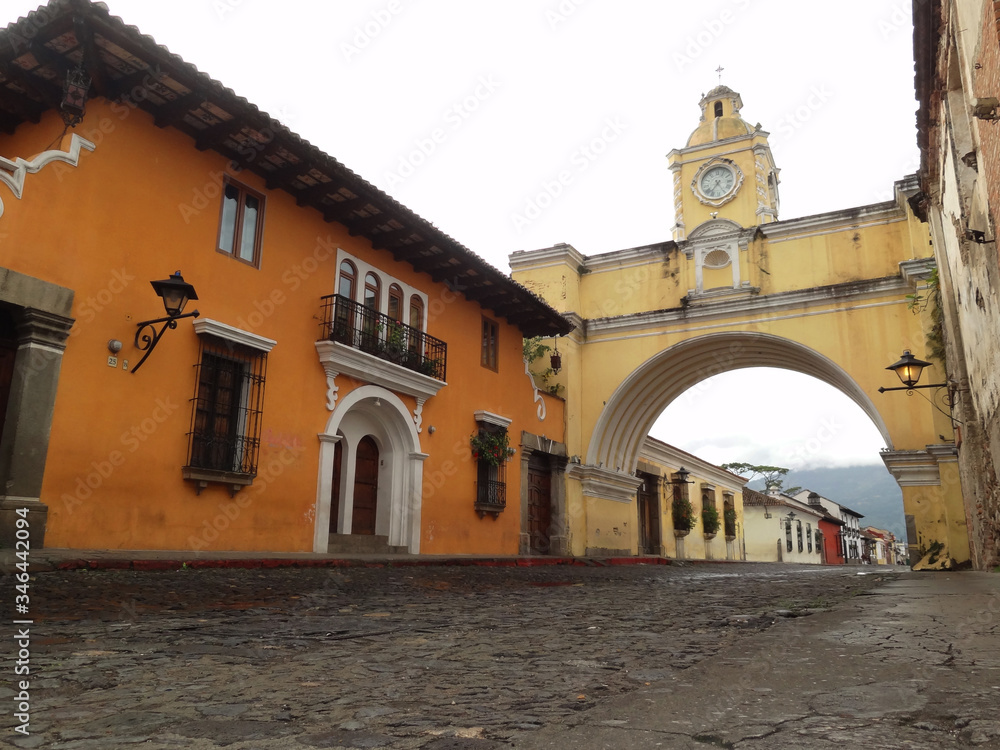 Brama antycznego miasta  Antigua w Gwatemali na Jukatanie